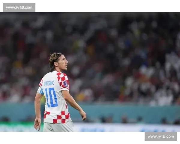 德斯特绝杀 + 佩里西奇造乌龙，埃因霍温 2-1 逆转前进之鹰夺第 15 座荷超杯！