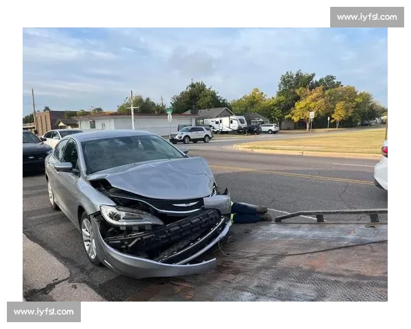 赛车手撞车瞬间，惊魂未定背后是无数次的努力